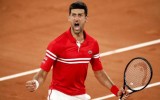 Splendido Djokovic vince il Roland Garros e regala a un ragazzo la racchetta 